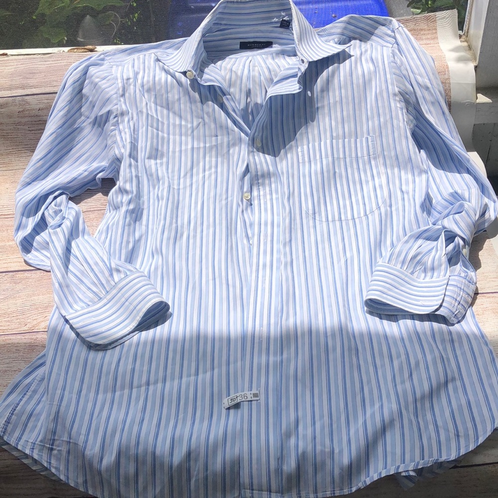 Men’s Burberry long sleeve button down top. Sz 15R